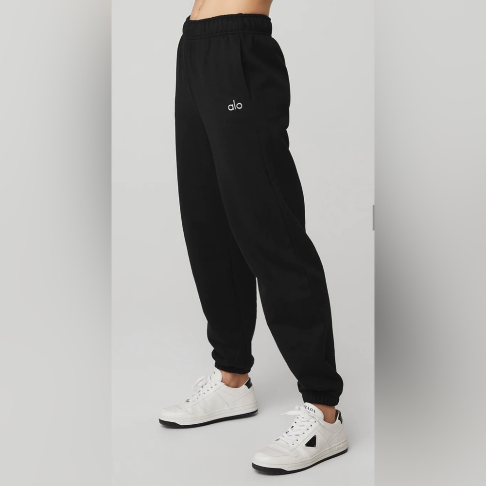 NWOT Alo Yoga Accolade Sweatpants Cool Chrome Logo Black, Pockets Size L